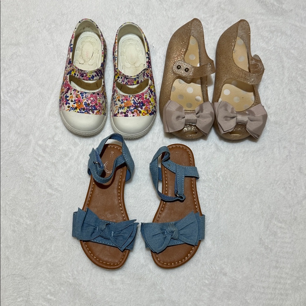 Lot of 3 pairs girls jelly shoes and sandals size 6/7